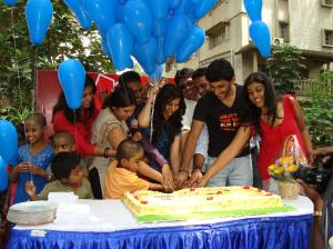 BIG FM RJ's, Radhika Gandhi, Shravanth and Asha Nilaya Children cut birthday cake