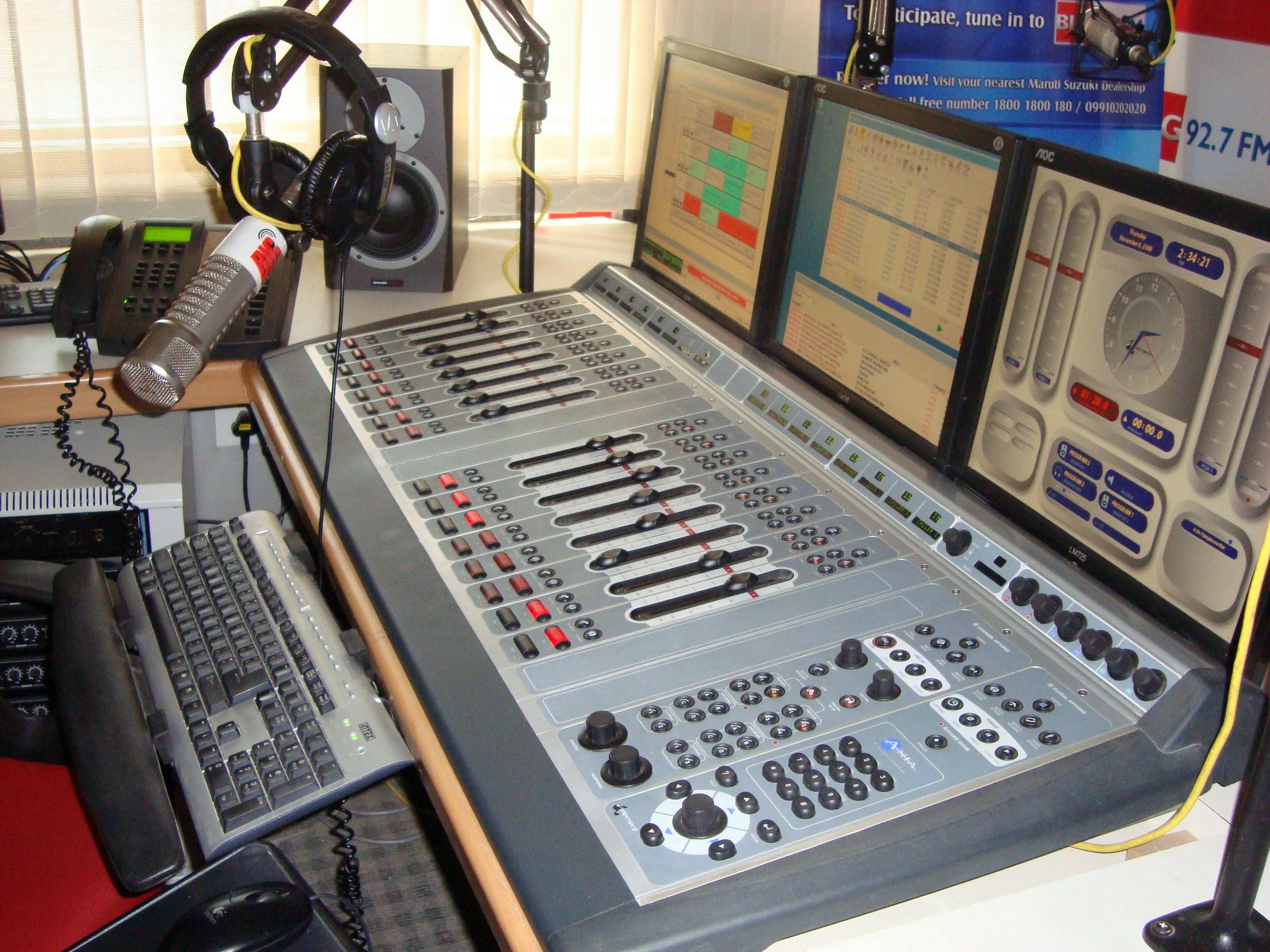 Tfn tune. Fm станции. RS 23 Radio Stations. Indoor Radio Stations. Румор Медиа радио.
